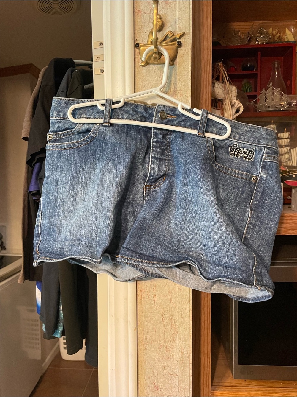 Harley-Davidson Embroidered Cuffed Denim Jean Shorts Size 12 Stretch